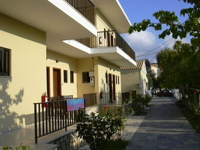 The 3 Little Pigs Apartments Sidari  Exterior photo